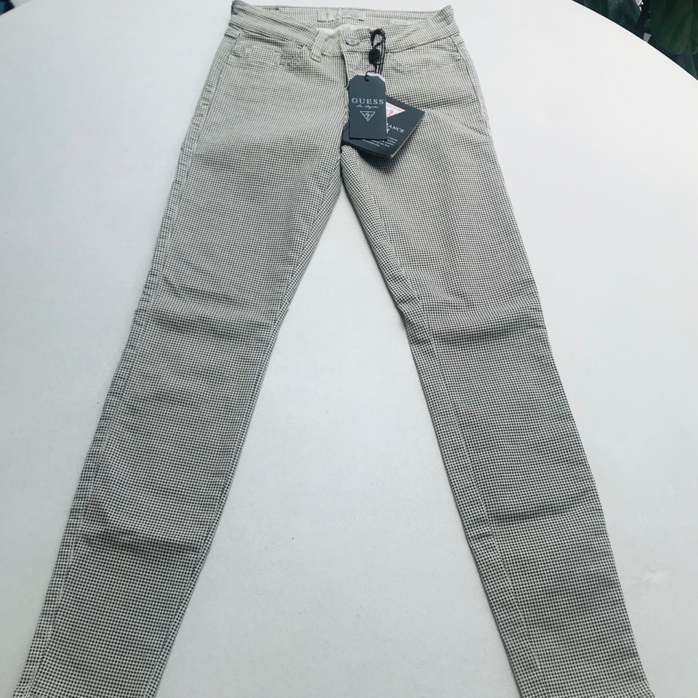 NWT GUESS Skinny Jeans NWT Size 24